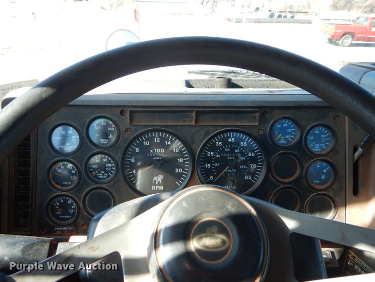 image for item GE9075 2000 Mack CH613 semi truck