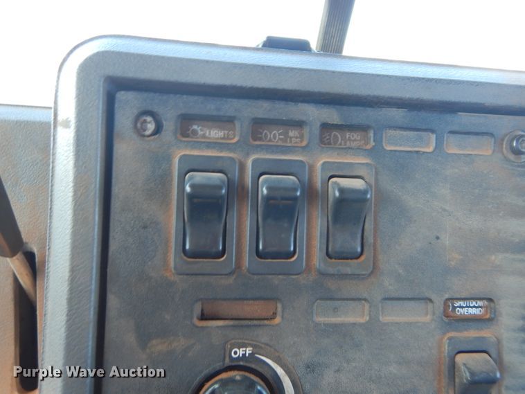 image for item GE9075 2000 Mack CH613 semi truck