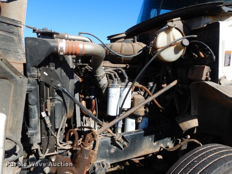 image for item GE9075 2000 Mack CH613 semi truck