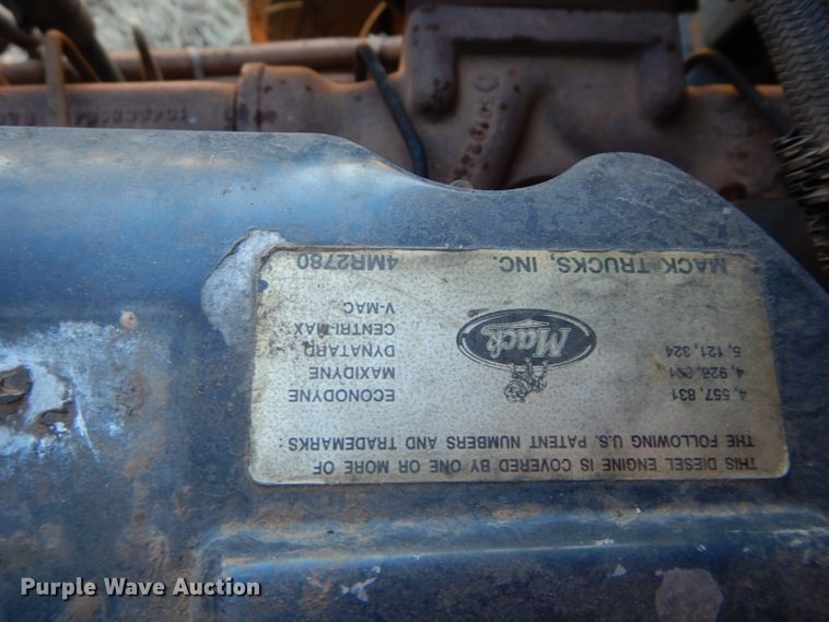 image for item GE9075 2000 Mack CH613 semi truck