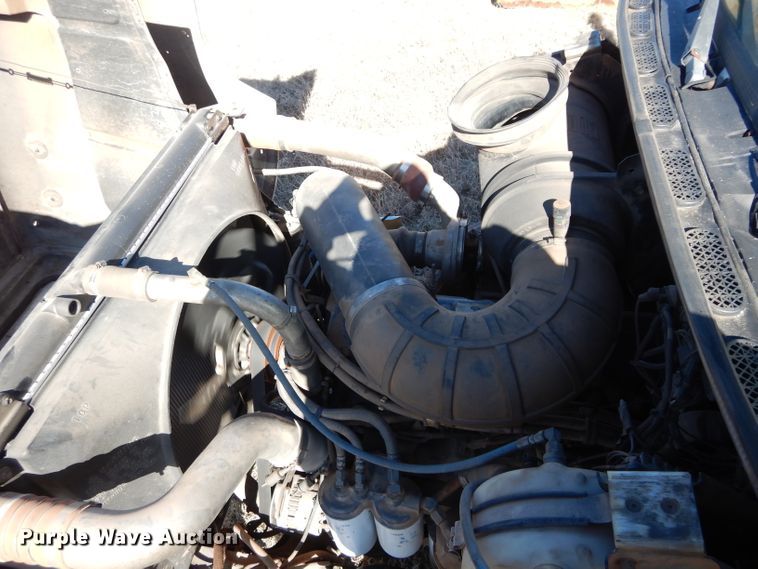 image for item GE9075 2000 Mack CH613 semi truck