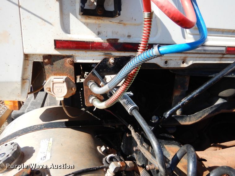 image for item GE9075 2000 Mack CH613 semi truck