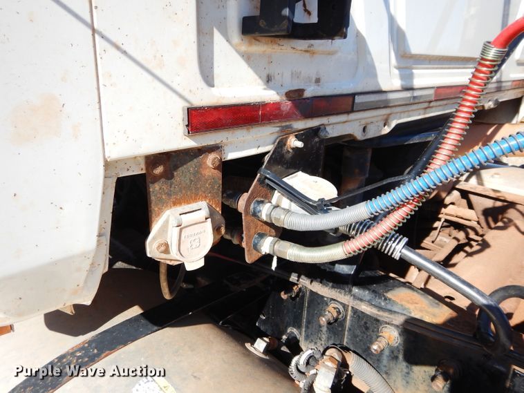 image for item GE9075 2000 Mack CH613 semi truck