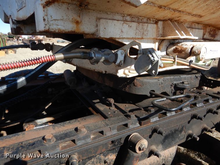 image for item GE9075 2000 Mack CH613 semi truck