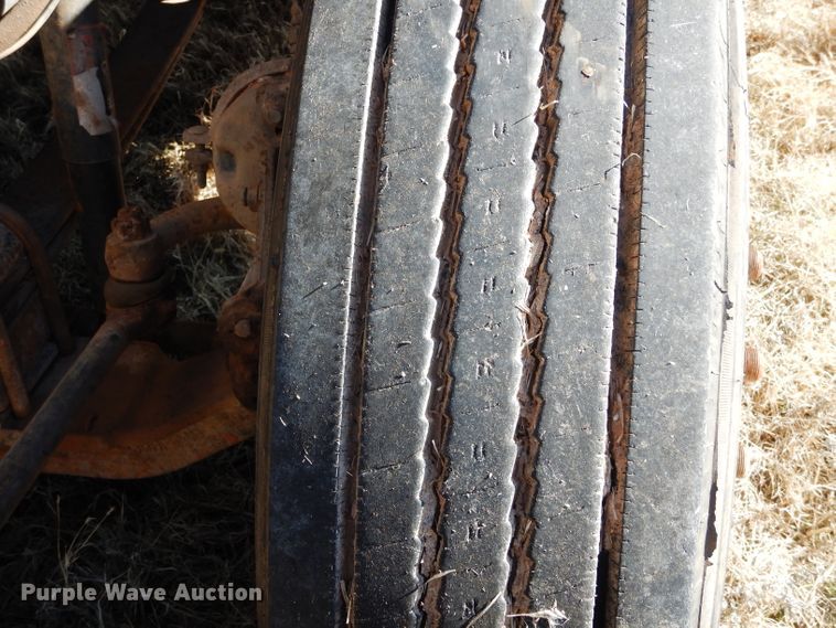 image for item GE9075 2000 Mack CH613 semi truck