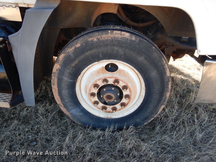 image for item GE9075 2000 Mack CH613 semi truck