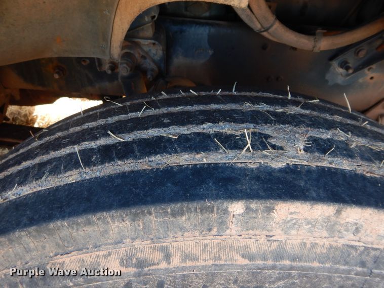 image for item GE9075 2000 Mack CH613 semi truck