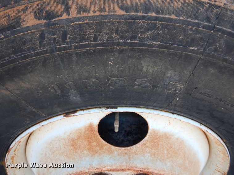 image for item GE9075 2000 Mack CH613 semi truck