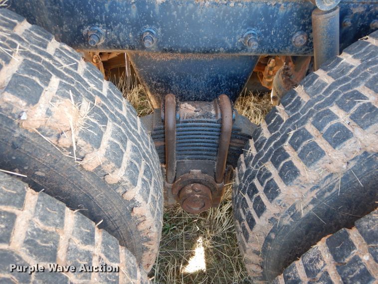 image for item GE9075 2000 Mack CH613 semi truck