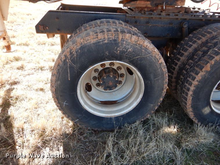 image for item GE9075 2000 Mack CH613 semi truck