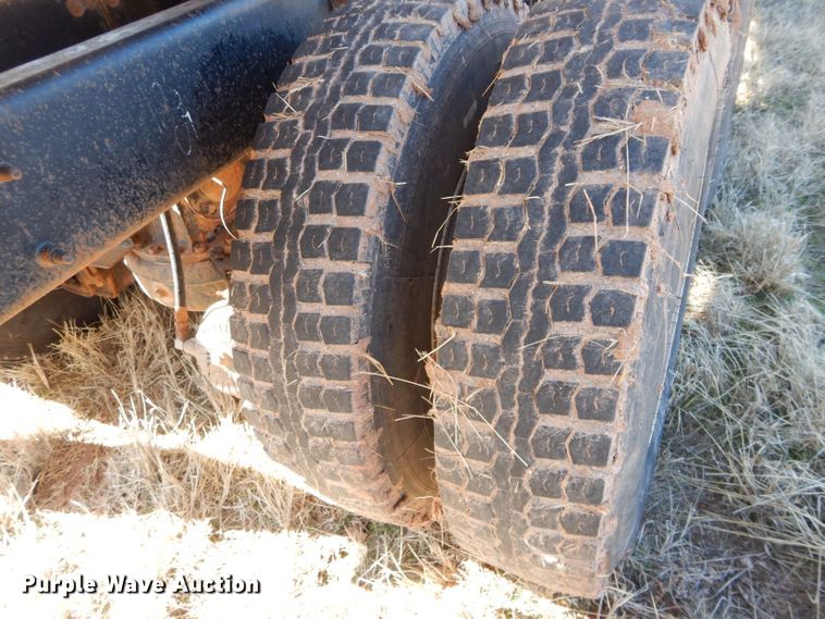 image for item GE9075 2000 Mack CH613 semi truck