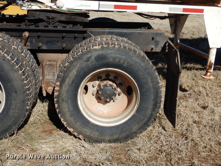 image for item GE9075 2000 Mack CH613 semi truck