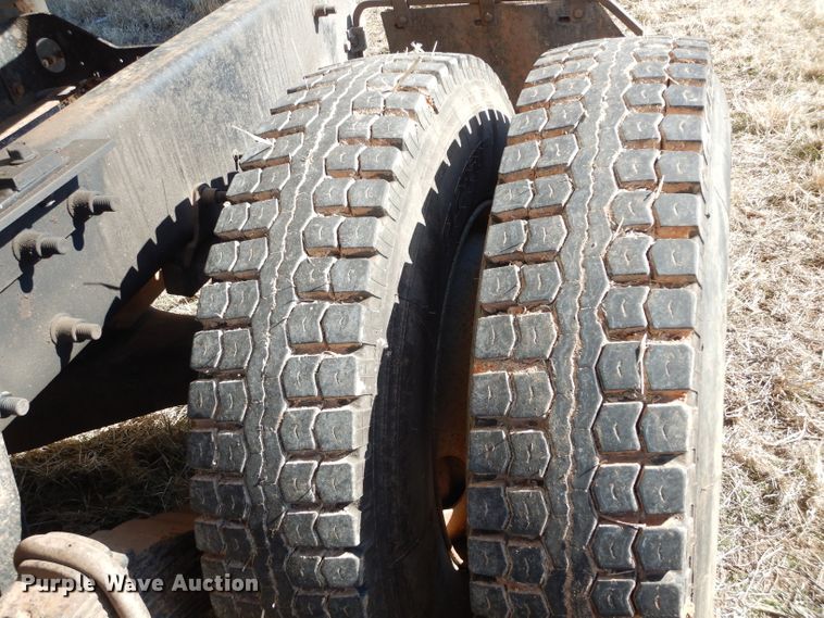 image for item GE9075 2000 Mack CH613 semi truck