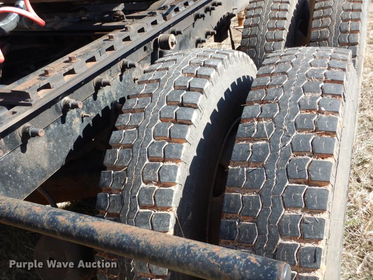 image for item GE9075 2000 Mack CH613 semi truck