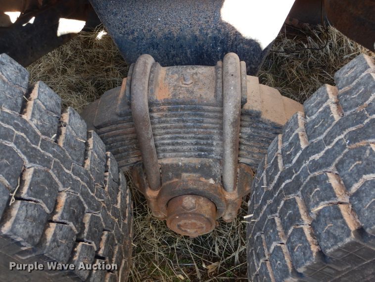 image for item GE9075 2000 Mack CH613 semi truck