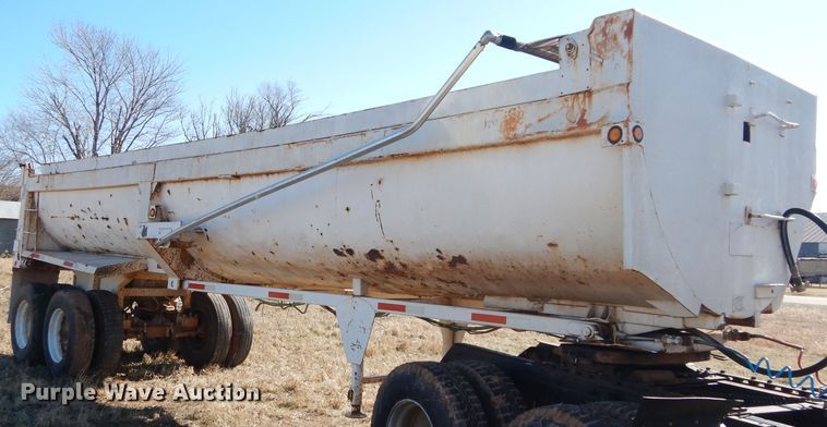 image for item GE9076 1981 Fruehauf EW end dump trailer