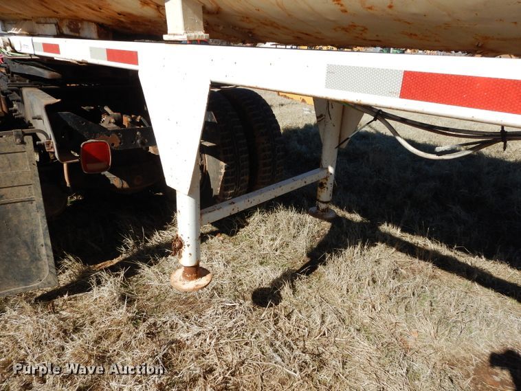 image for item GE9076 1981 Fruehauf EW end dump trailer