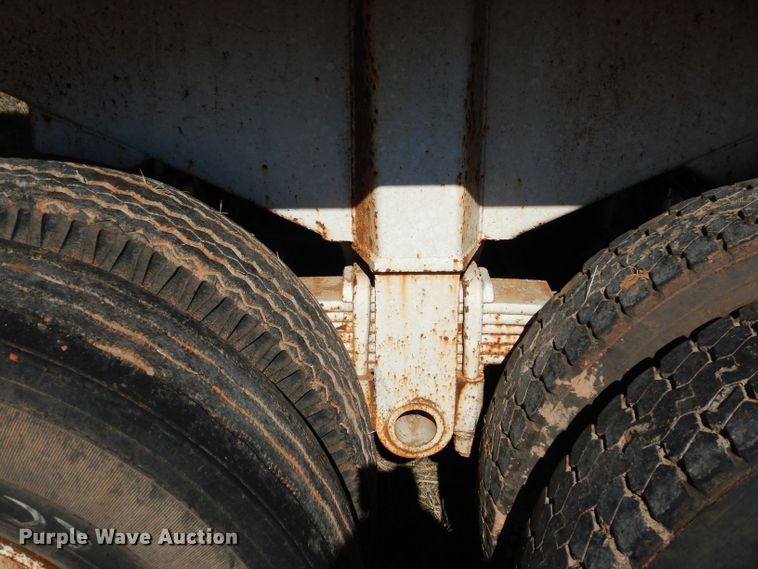 image for item GE9076 1981 Fruehauf EW end dump trailer