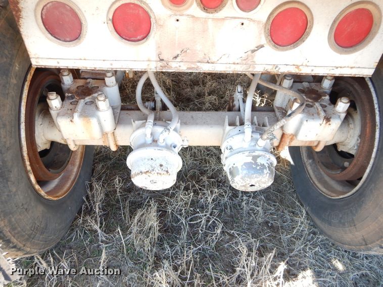 image for item GE9076 1981 Fruehauf EW end dump trailer