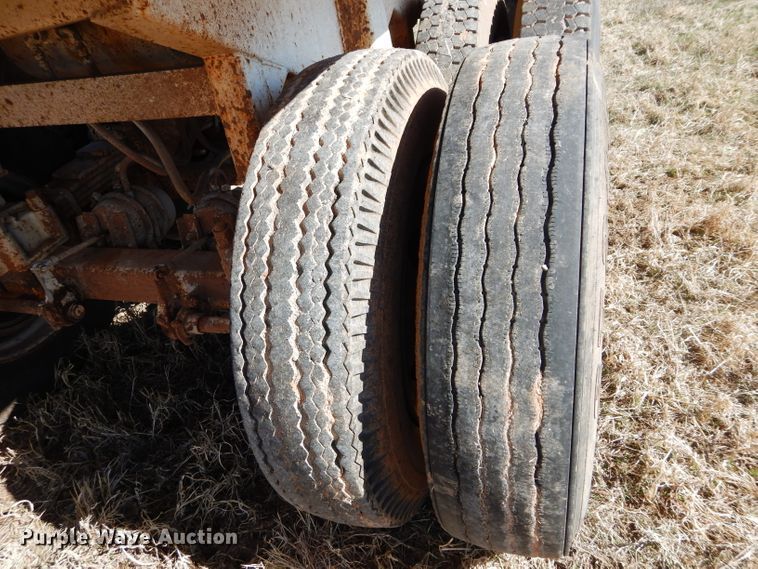 image for item GE9076 1981 Fruehauf EW end dump trailer