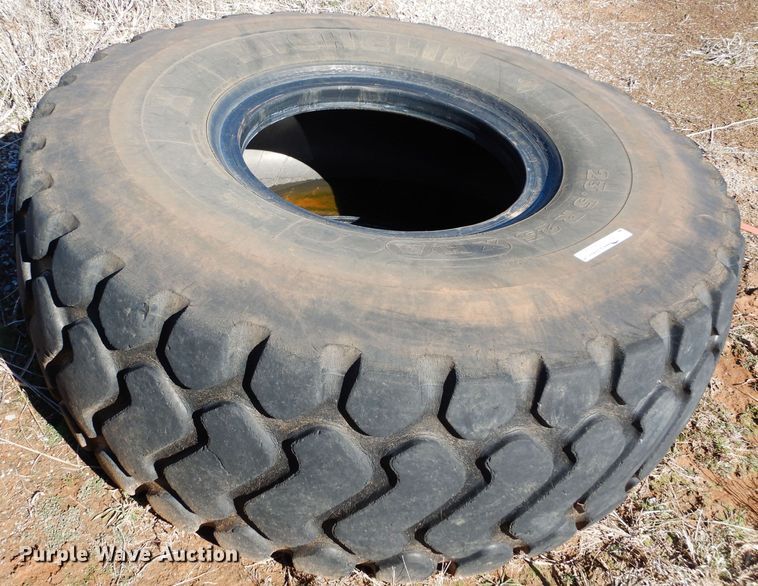 image for item GE9084 Michelin 23.5R25 tire