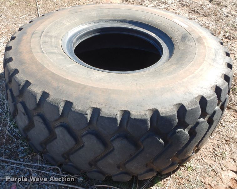 image for item GE9084 Michelin 23.5R25 tire