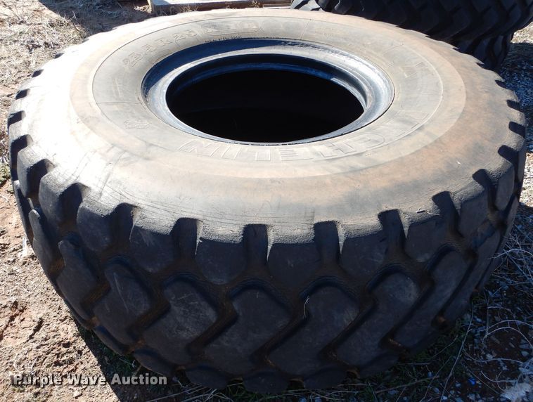 image for item GE9084 Michelin 23.5R25 tire