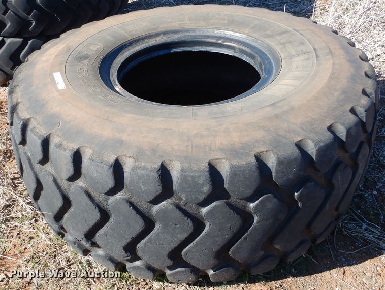 image for item GE9084 Michelin 23.5R25 tire