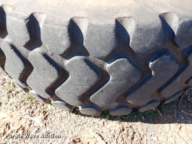 image for item GE9084 Michelin 23.5R25 tire