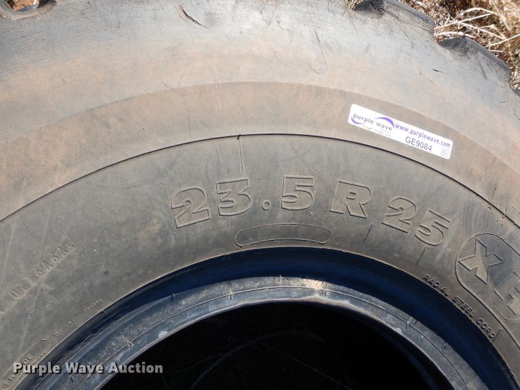 image for item GE9084 Michelin 23.5R25 tire