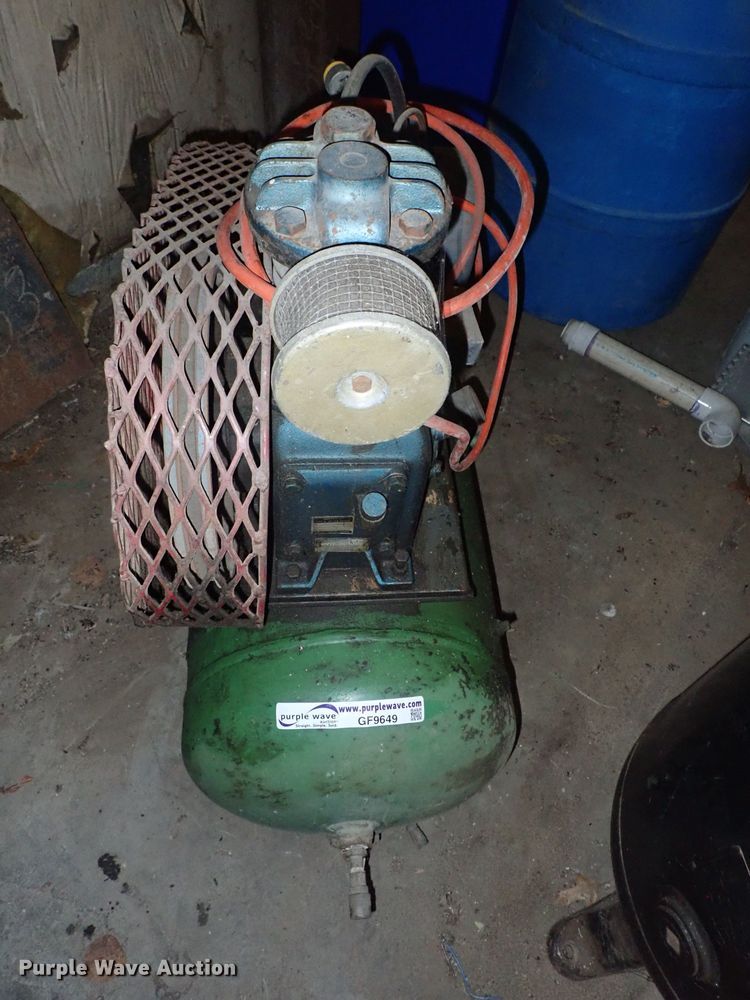 image for item GF9649 Quincy A4 air compressor