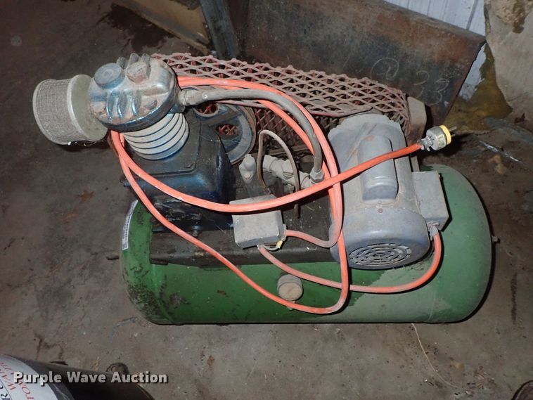 image for item GF9649 Quincy A4 air compressor