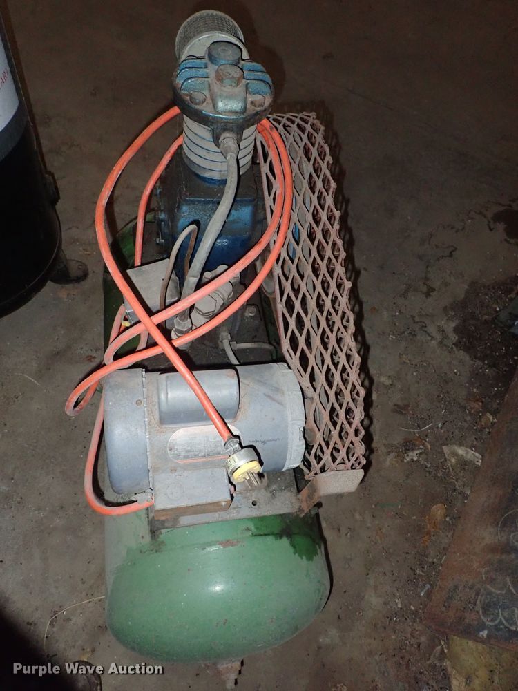 image for item GF9649 Quincy A4 air compressor