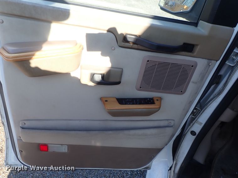 image for item GF9652 1994 Ford E150 van