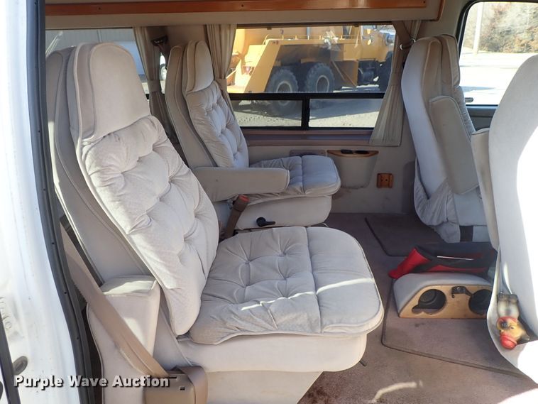 image for item GF9652 1994 Ford E150 van