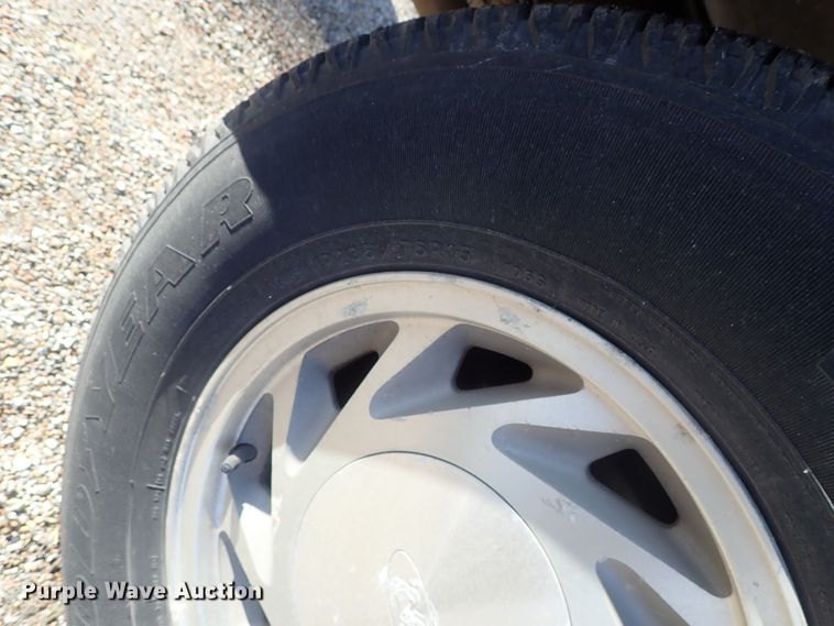 image for item GF9652 1994 Ford E150 van