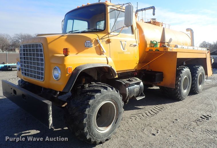 image for item GF9653 1980 Ford 8000 sludge spreader truck