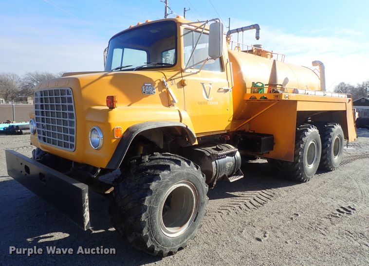 image for item GF9653 1980 Ford 8000 sludge spreader truck