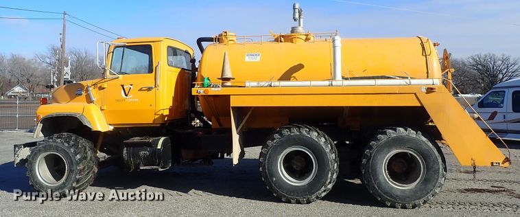 image for item GF9653 1980 Ford 8000 sludge spreader truck