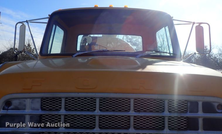 image for item GF9653 1980 Ford 8000 sludge spreader truck