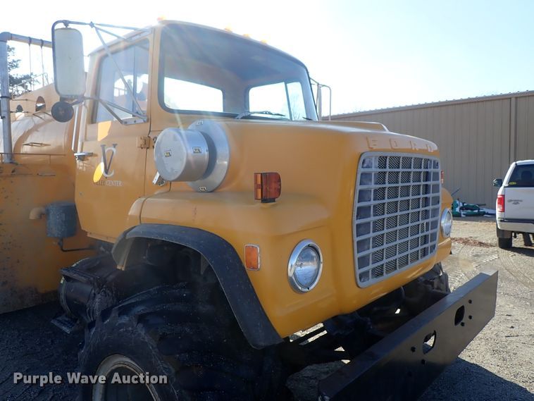 image for item GF9653 1980 Ford 8000 sludge spreader truck