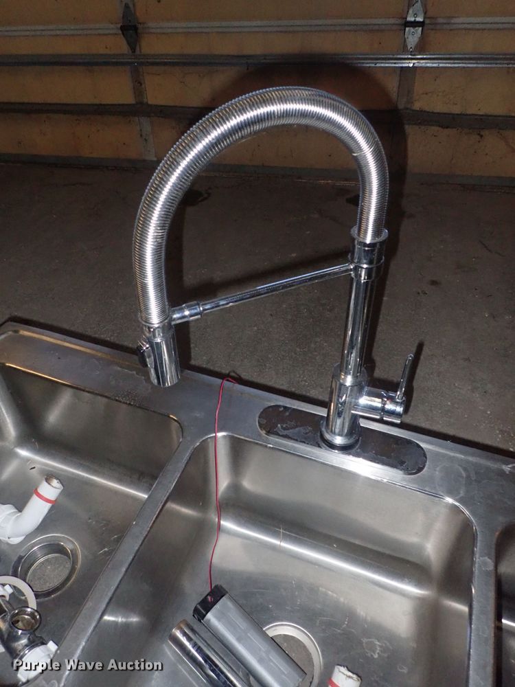 Three bowl stainless steel sink in Valley Center, KS Item GF9662 sold Purple Wave