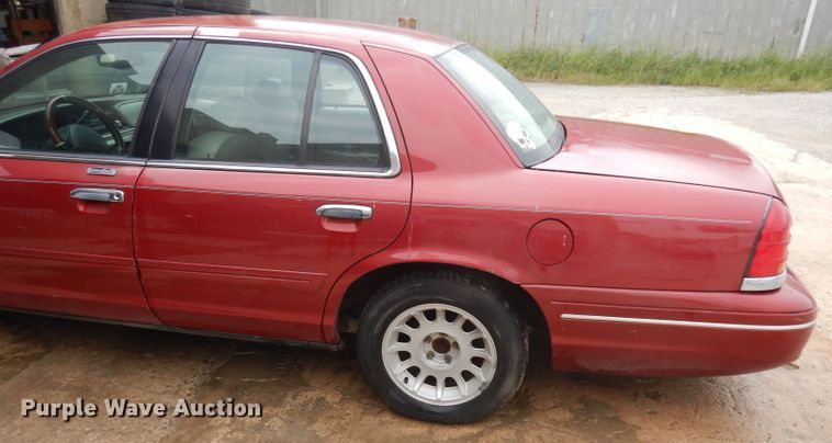 image for item GG9198 2001 Ford Crown Victoria
