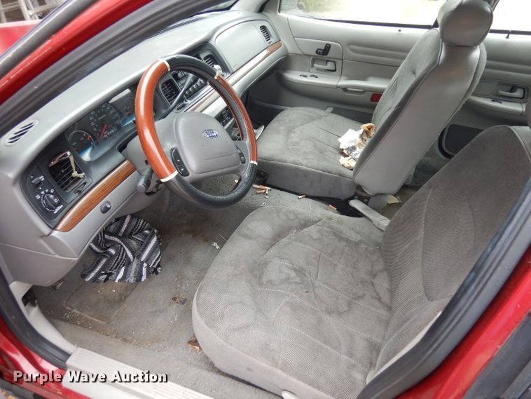 image for item GG9198 2001 Ford Crown Victoria