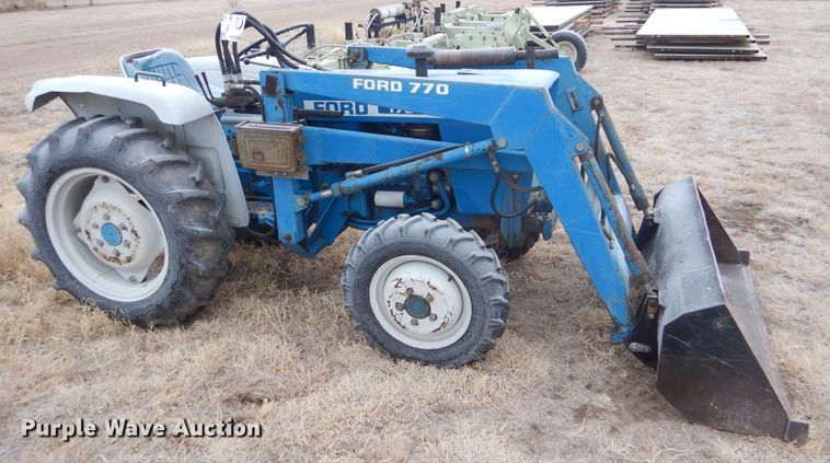 image for item DE1352 1980 Ford 1700 MFWD tractor