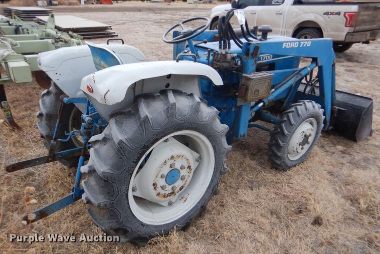 image for item DE1352 1980 Ford 1700 MFWD tractor