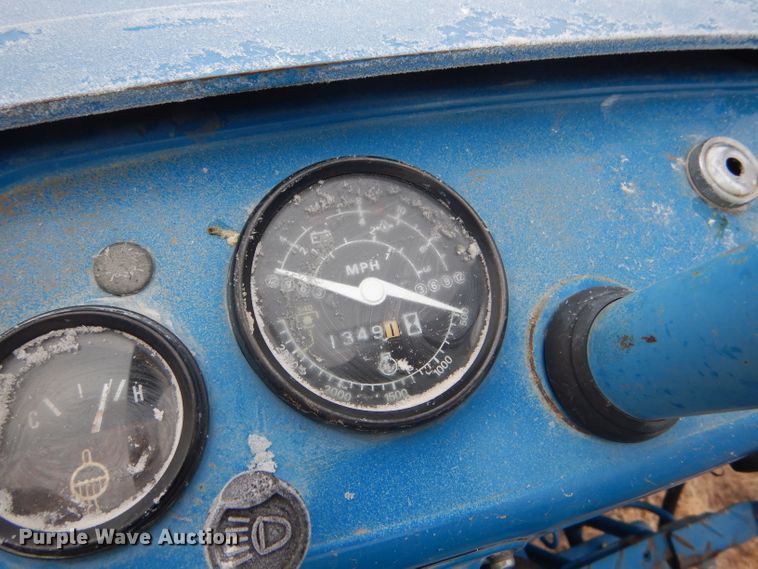 image for item DE1352 1980 Ford 1700 MFWD tractor
