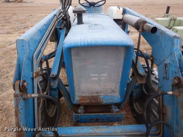 image for item DE1352 1980 Ford 1700 MFWD tractor