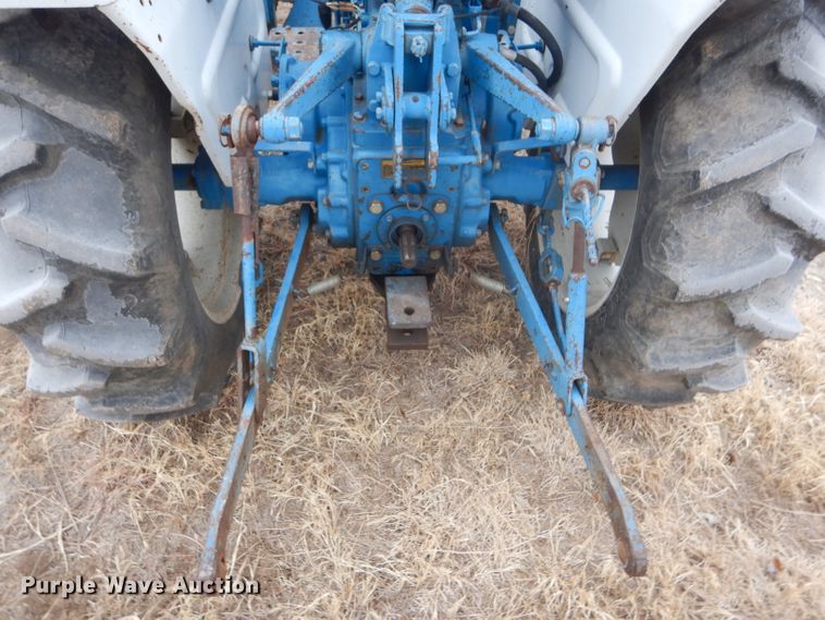 image for item DE1352 1980 Ford 1700 MFWD tractor