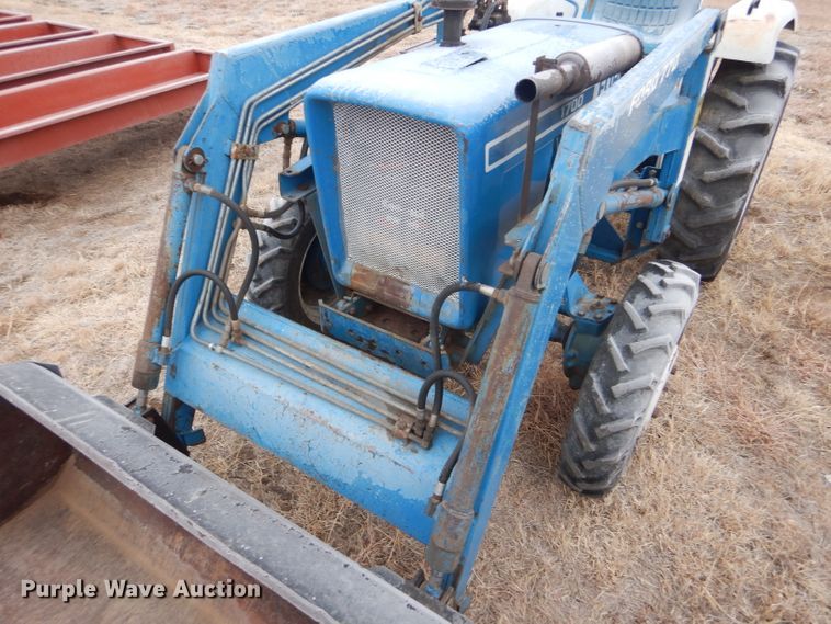 image for item DE1352 1980 Ford 1700 MFWD tractor